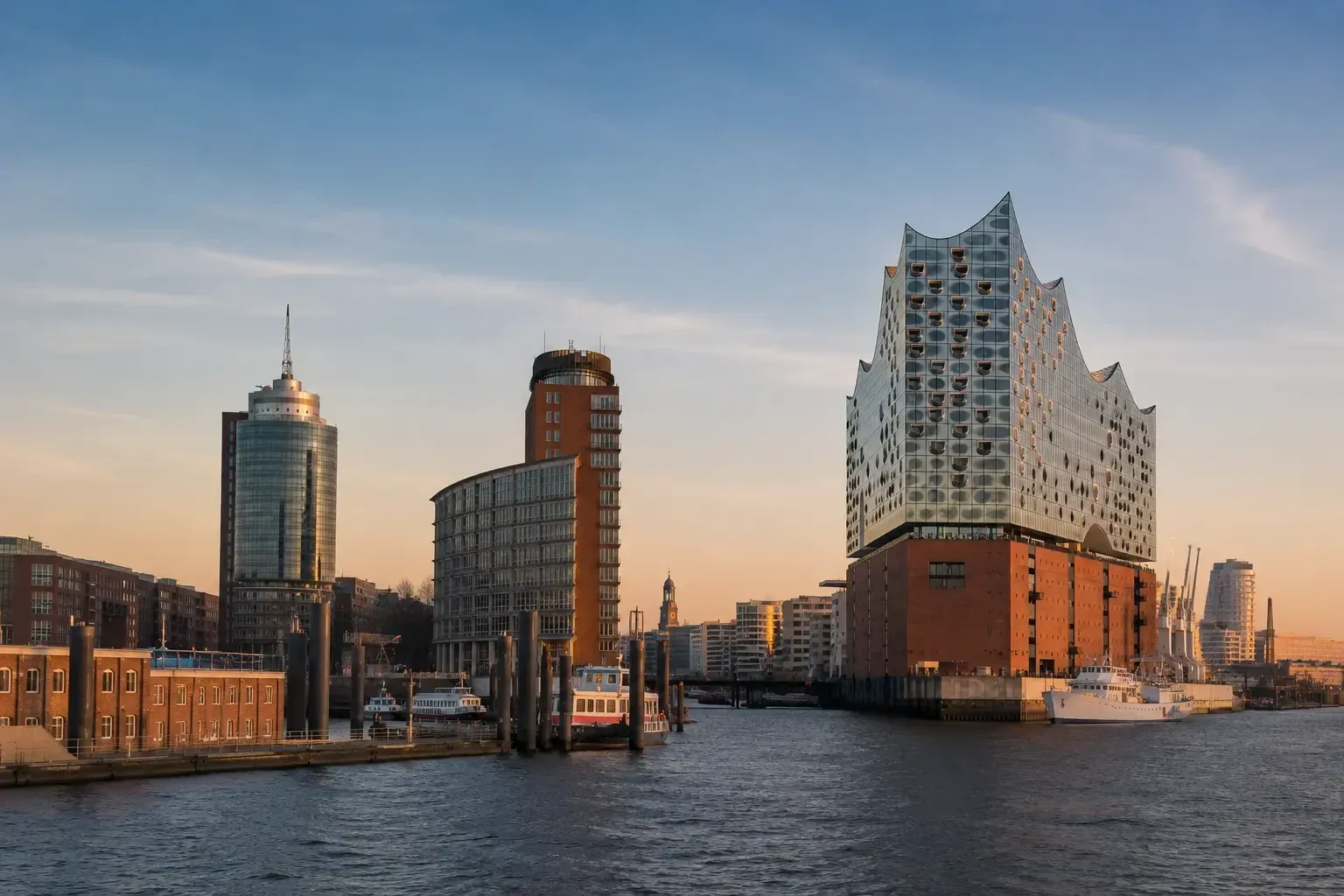 Elbphilharmonie und Hamburger Hafen