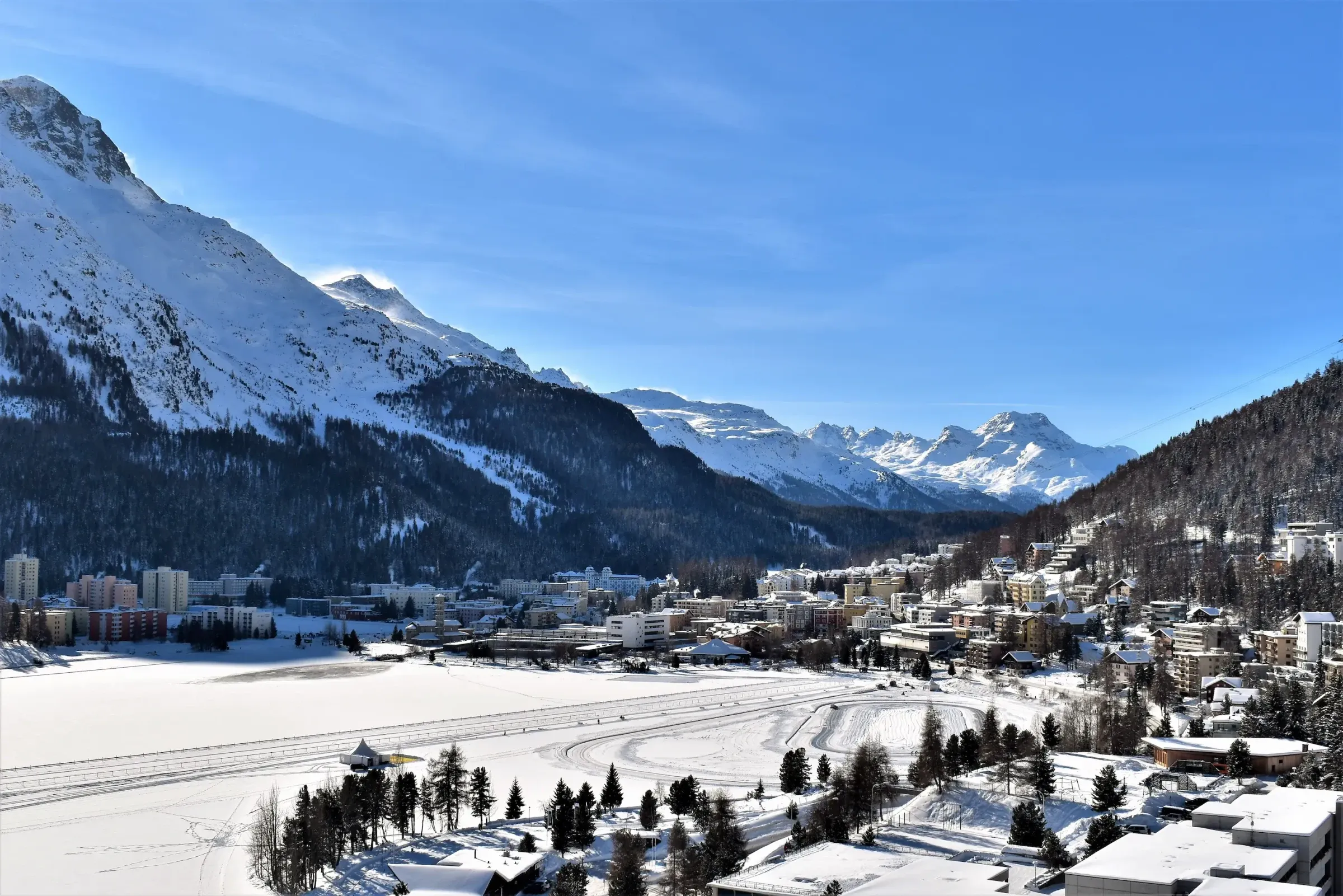 Verschneites Engadin bei St. Moritz